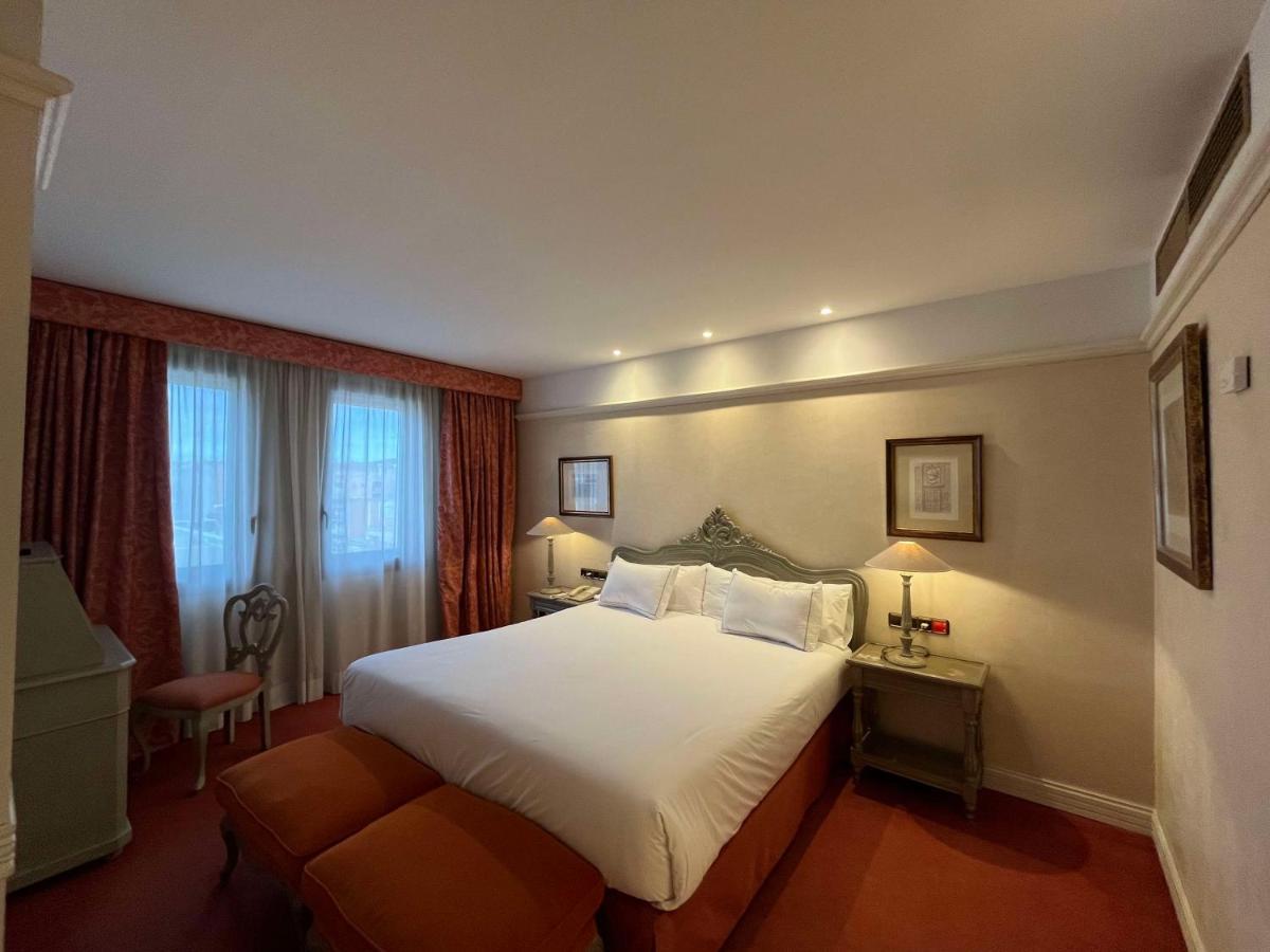 Western Premier Cmc Hotel 4*